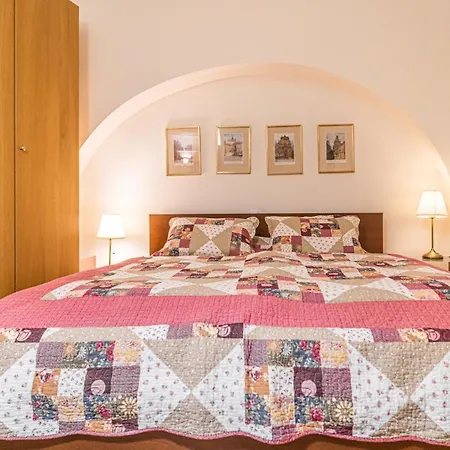 Karmelitska 1 Luxury 1 Bedroom Daire *